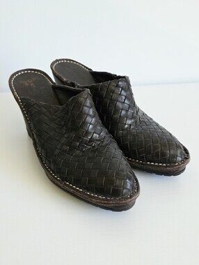 Donald J. Pliner Sport Dark Brown Woven Leather Slip On Mules Heels Size 8.5 M